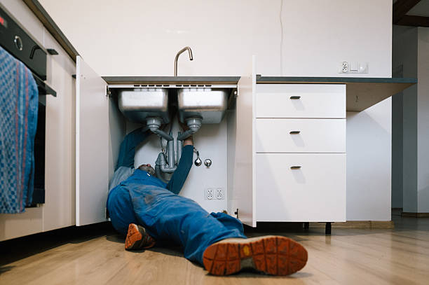 Professional Emergency Plumber technician working in Garden Grove, FL
